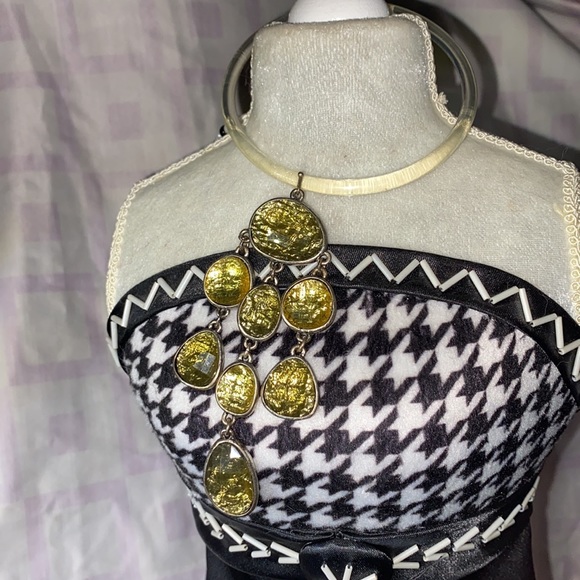 $5 when bundled- Vintage dangling earrings - Picture 4 of 4